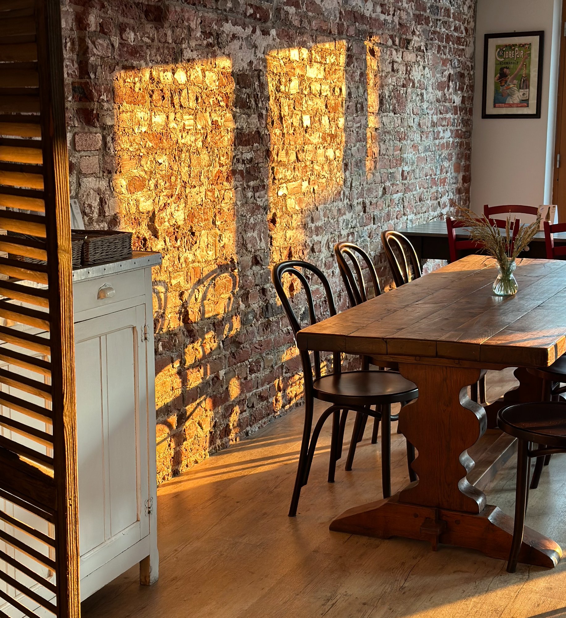 Intérieur chaleureux de Chez Simone